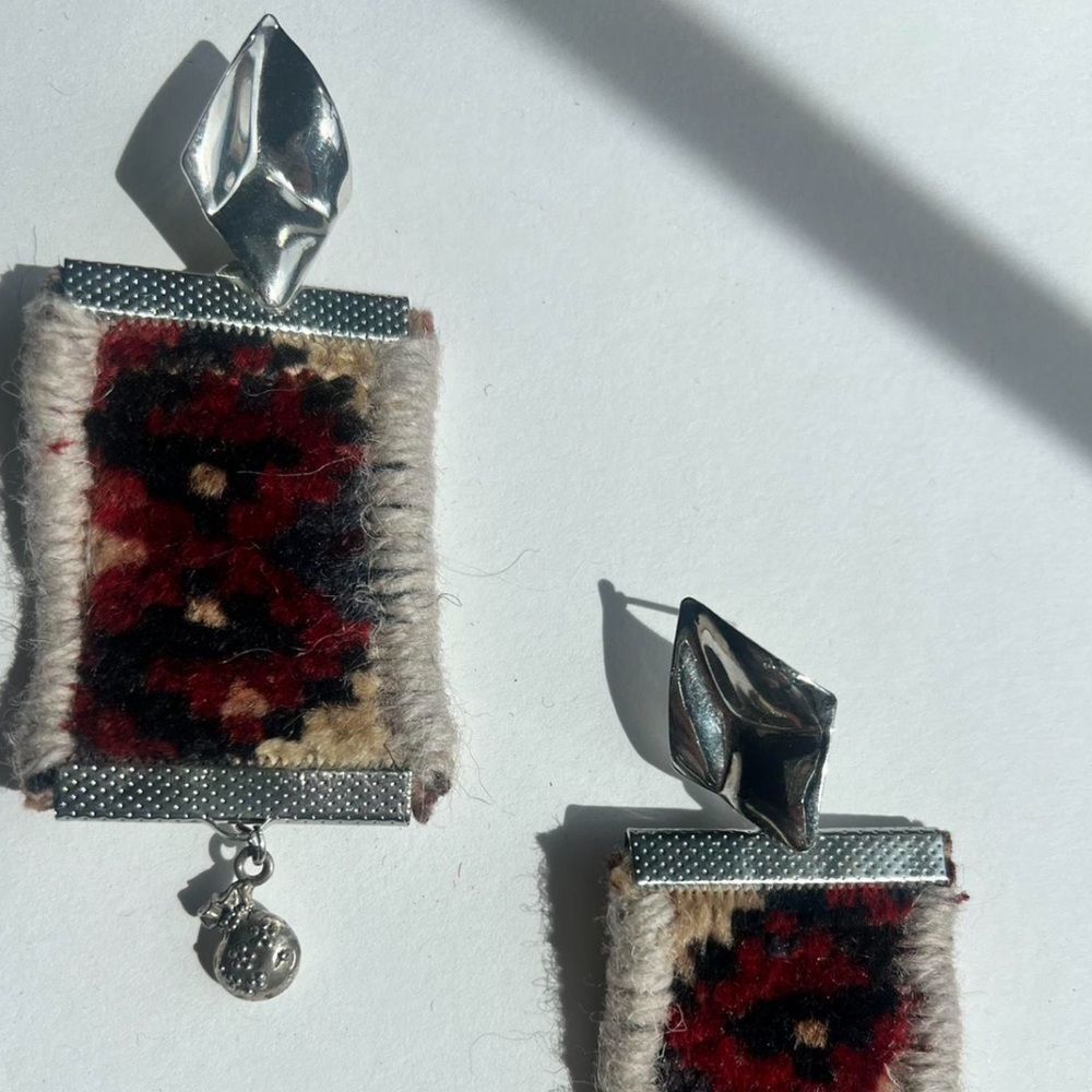 Elegant Silver and Brown vintage rug Earrings R5 - Picture 2 of 2
